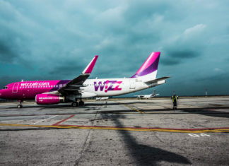 Wizzair acuzată că s-a folosit de pandemie pentru a scăpa de piloții și însoțitorii de zbor cu o salarizare mai mare