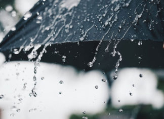 Vremea: săptămâna începe cu ploi torențiale, vânt și, izolat, grindină