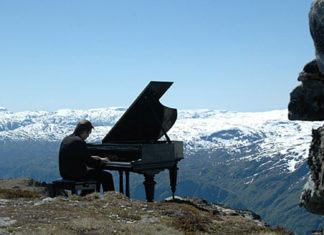 Un pianist din Oradea a urcat pe Everest pentru Cartea Recordurilor: A cântat la pian la cea mai mare înălțime, peste 5.300 de metri