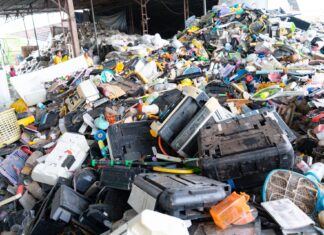 Mâine, 5 noiembrie, locuitorii din Oradea vor avea la dispoziție 5 containere pentru aruncarea deșeurilor electrice si electronice. Vor fi amplasate în 5 zone ale orașului