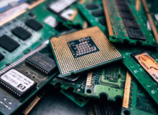 Vrei să scapi de deșeurile electrice uzate? Sună la unul din numerele de telefon!