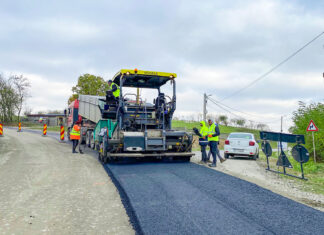 Se asfaltează drumul județean Oșorhei – Copăcel (foto)