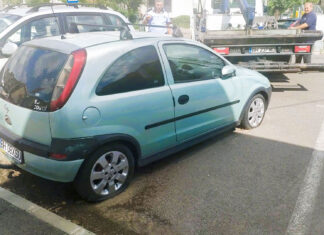 Mașină abandonată ridicată de pe strada Sovata din Oradea: proprietarul are 10 zile să o revendice masina abandonata